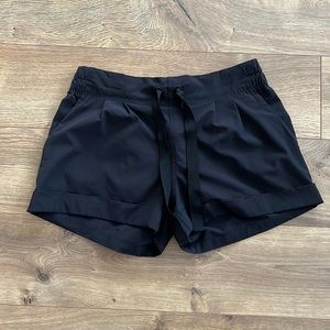 Lululemon Spring Break Away shorts 6 black